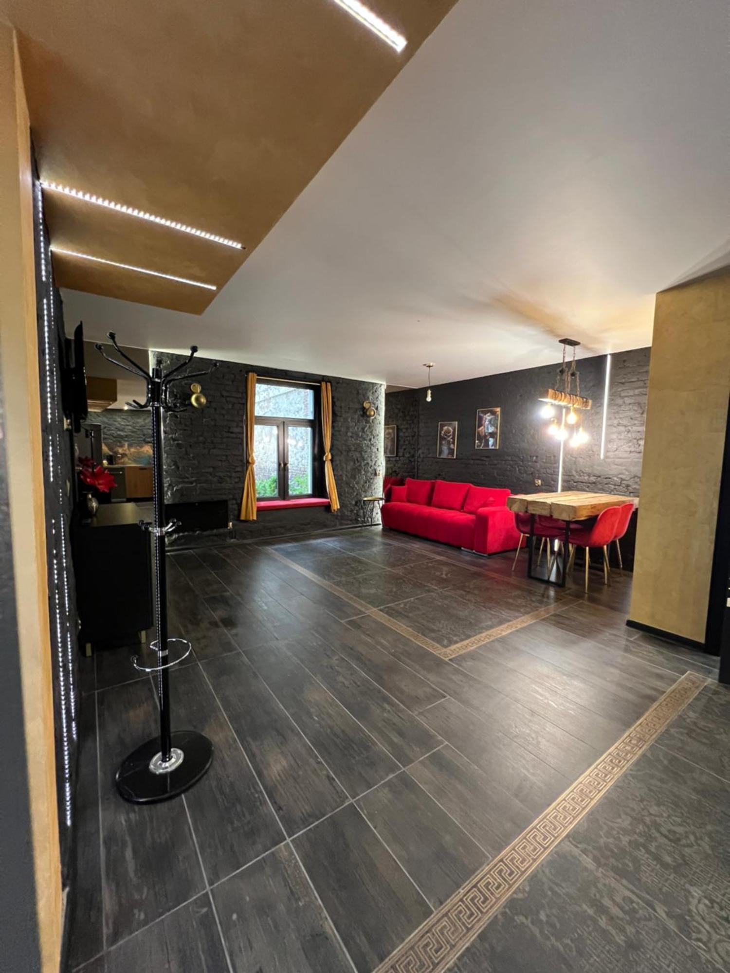 Darkhouse Versace Karmin Apartment