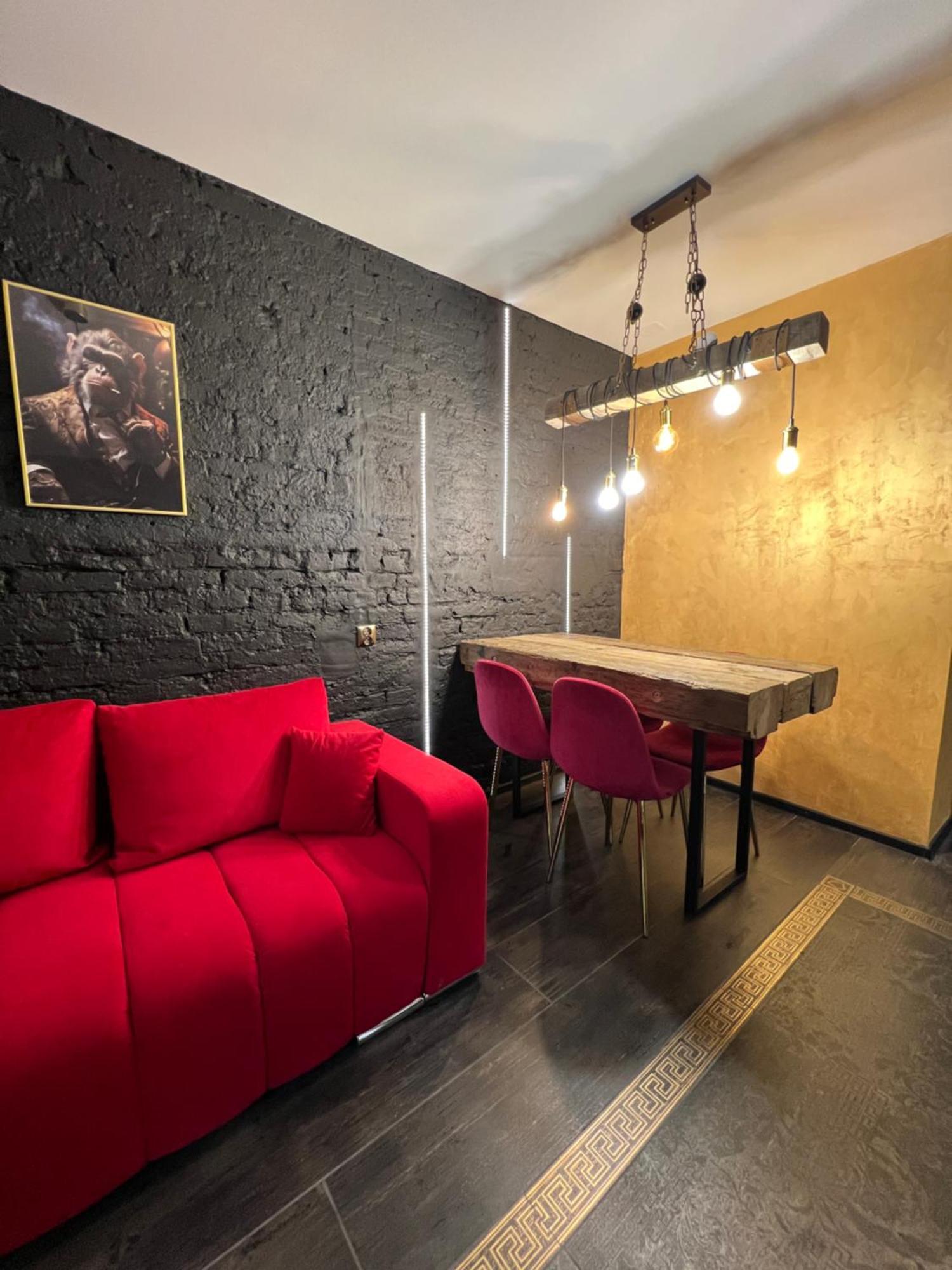 Darkhouse Versace Karmin Apartment *